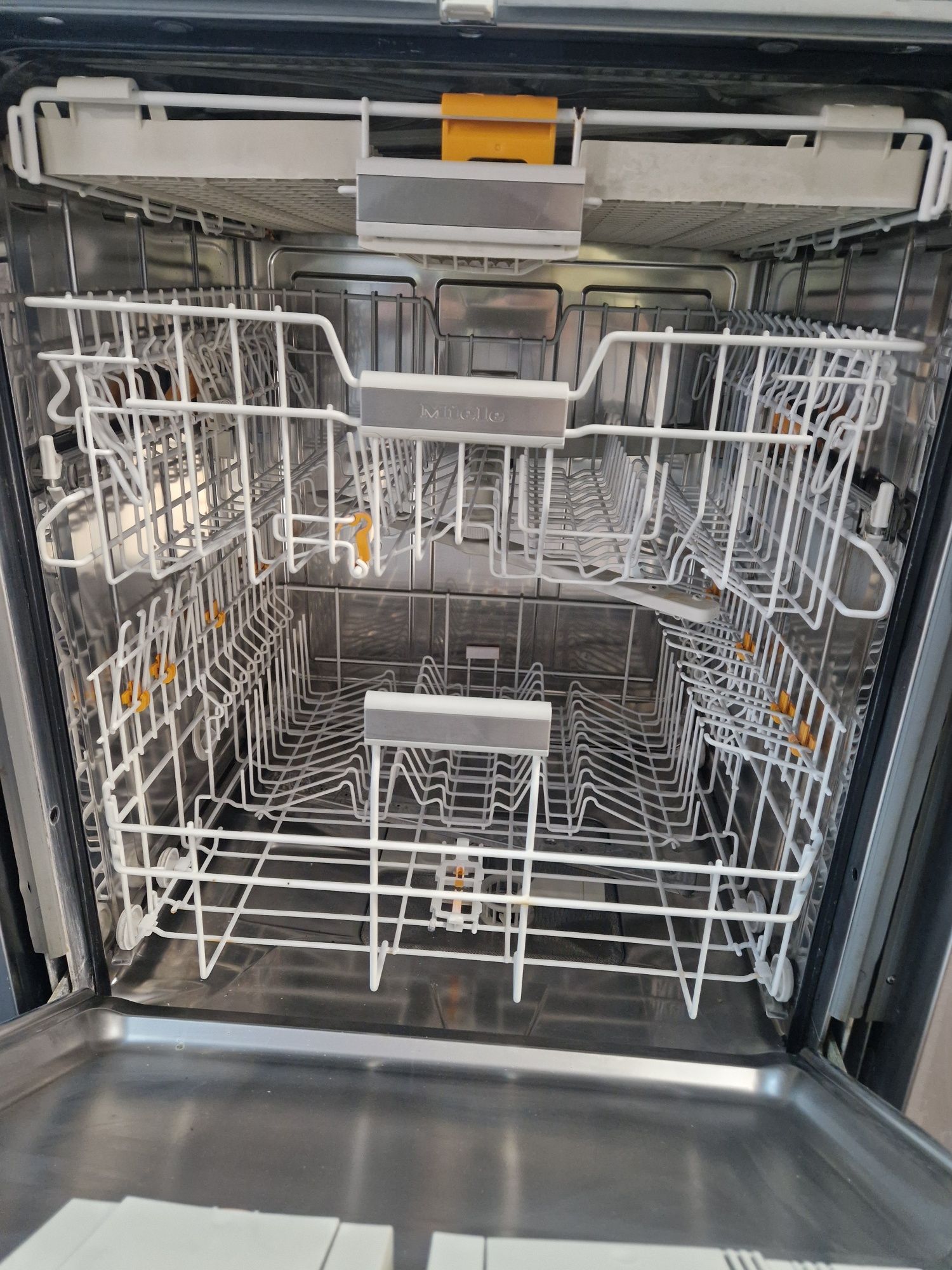 Съдомиялна за вграждане Miele G6577 XXL