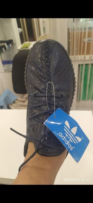 Новые кроссовки.