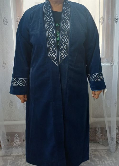 Чапан синего цвета