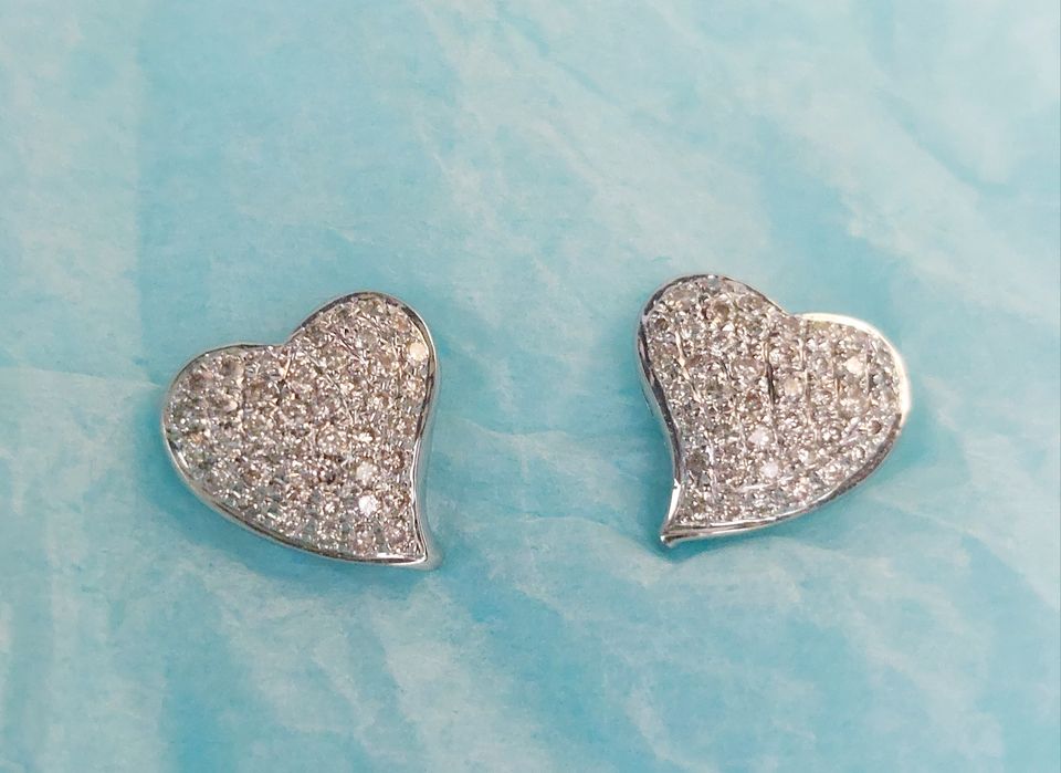 Продам нежные золотые сережки