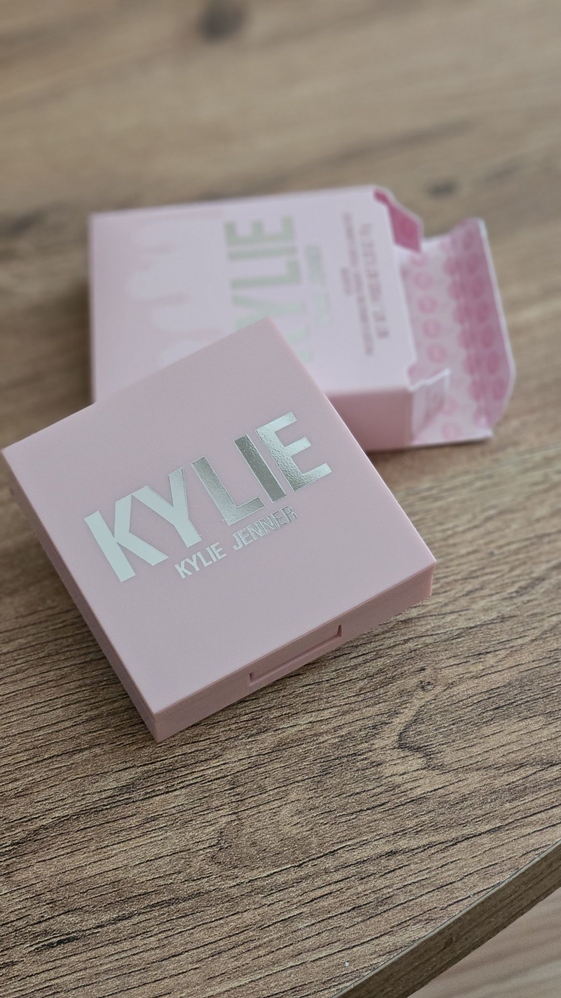Kylie Cosmetics хайлайтър