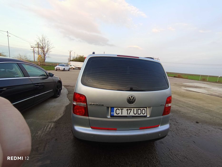 Vând Volkswagen Touran