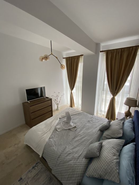 Inchiriez ap cu vedere la mare str.D-12