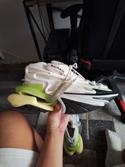 Vând adidasi balmain