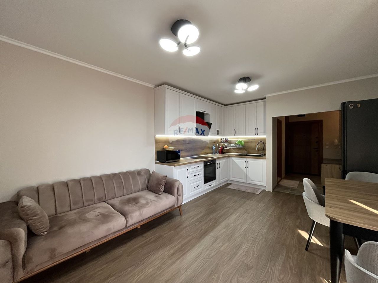 Продава се Тристаен апартамент в к.к. Златни пясъци - 98 кв.м за 1572 €/кв.м - Снимка #2