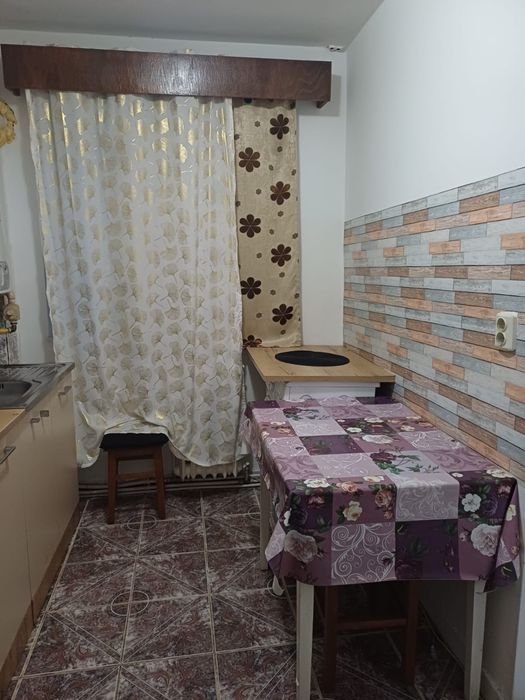 Inchiriez apartament