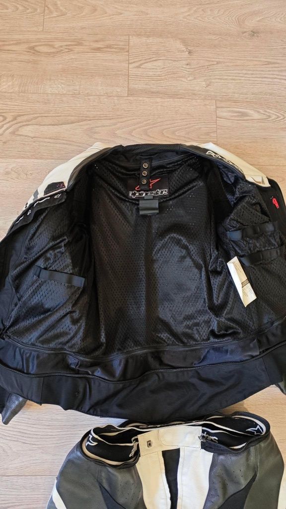Продавам кожен мото екип alpinestars