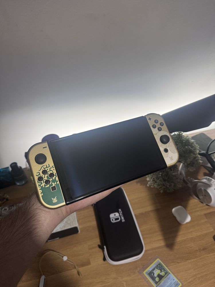 Nintendo Switch OLED Zelda Edition
