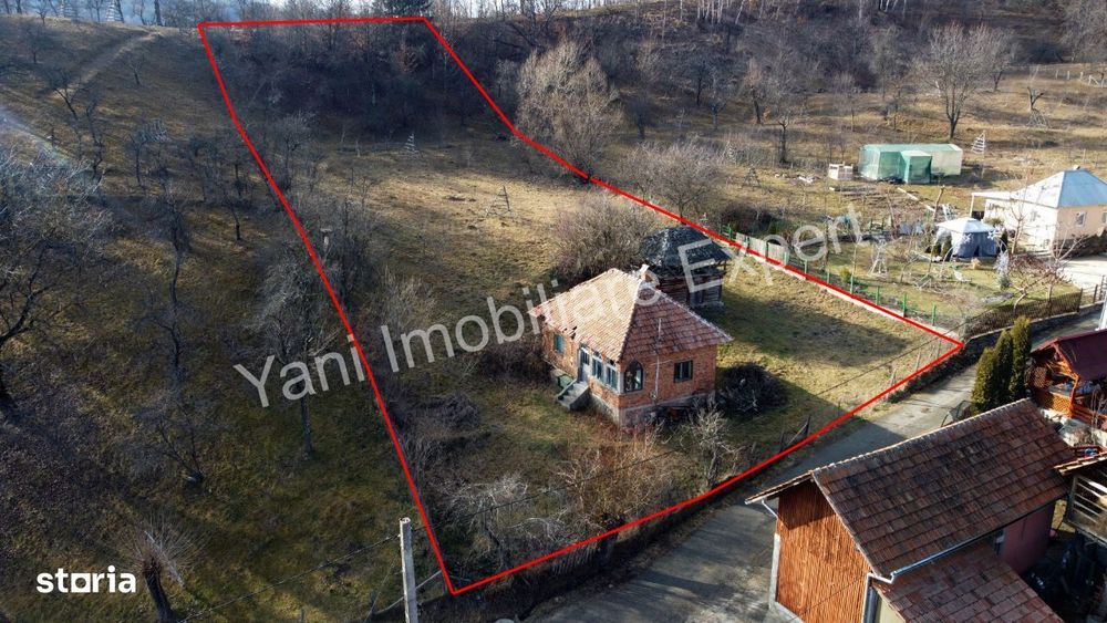 Casă bătrânească + teren de vânzare în comuna Cicănești, Județ Argeș.