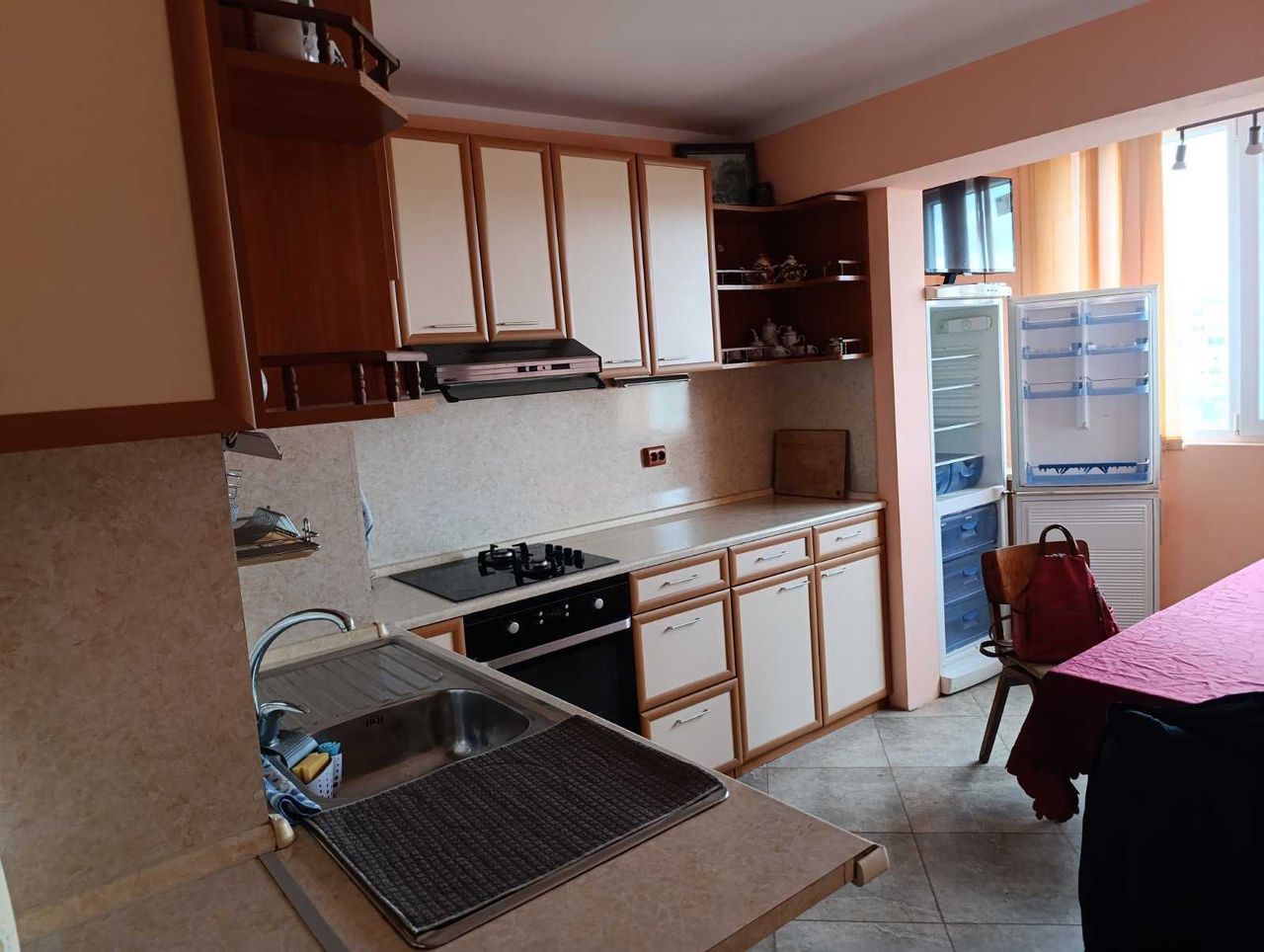 Дава се под наем Тристаен апартамент в Бургас, Изгрев - 85 кв.м за 500 € - Снимка #8