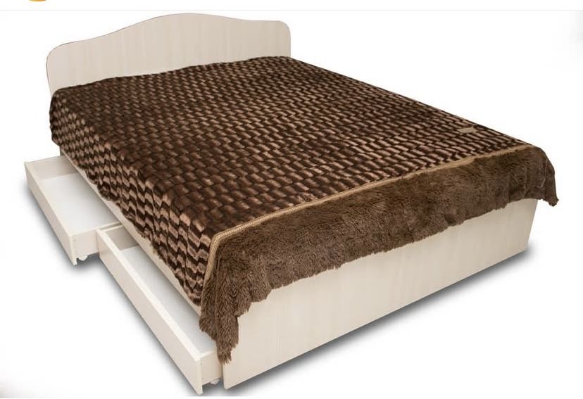 Продам красивую кровать + матрац!