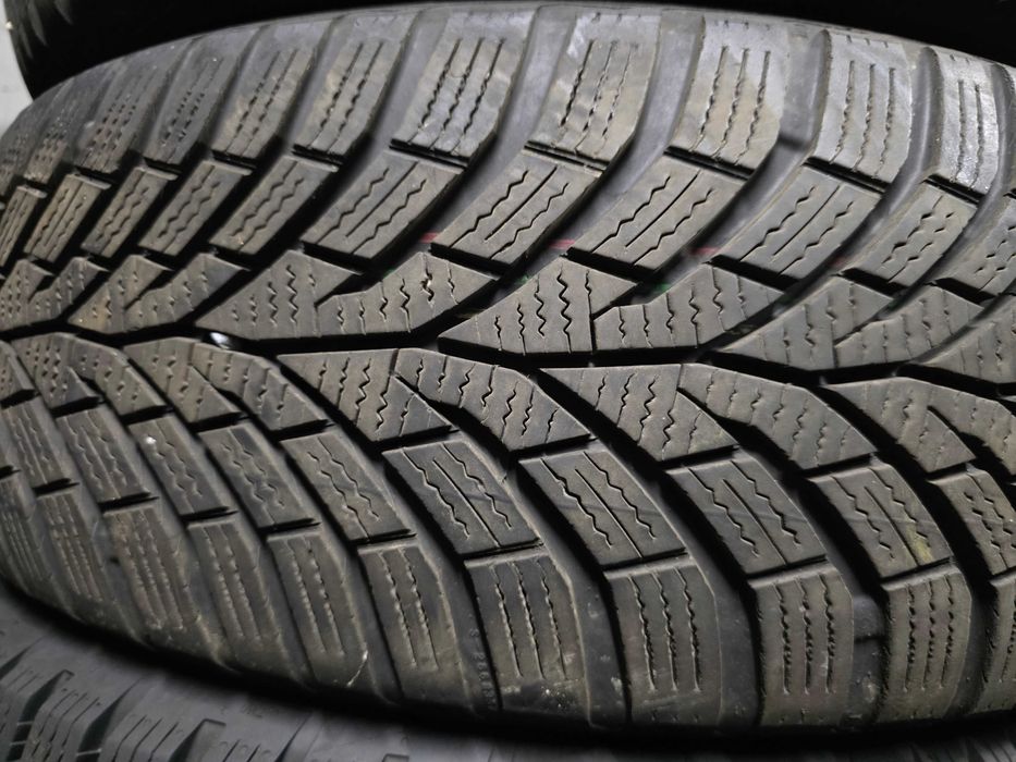 2бр Зимни гуми 205 60 16 - Continental - DOT 2023
