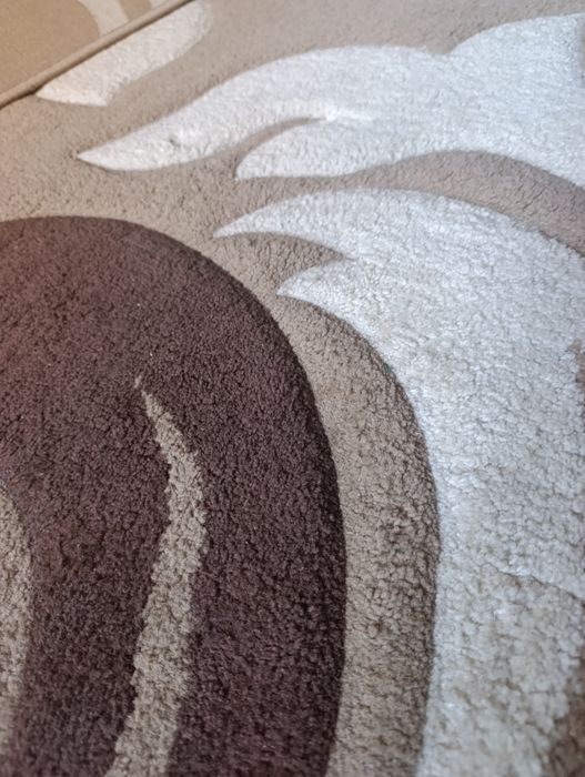 Продам ковер шерстяной размер 2/3.
За 20000. Ковер домашний нигде не в