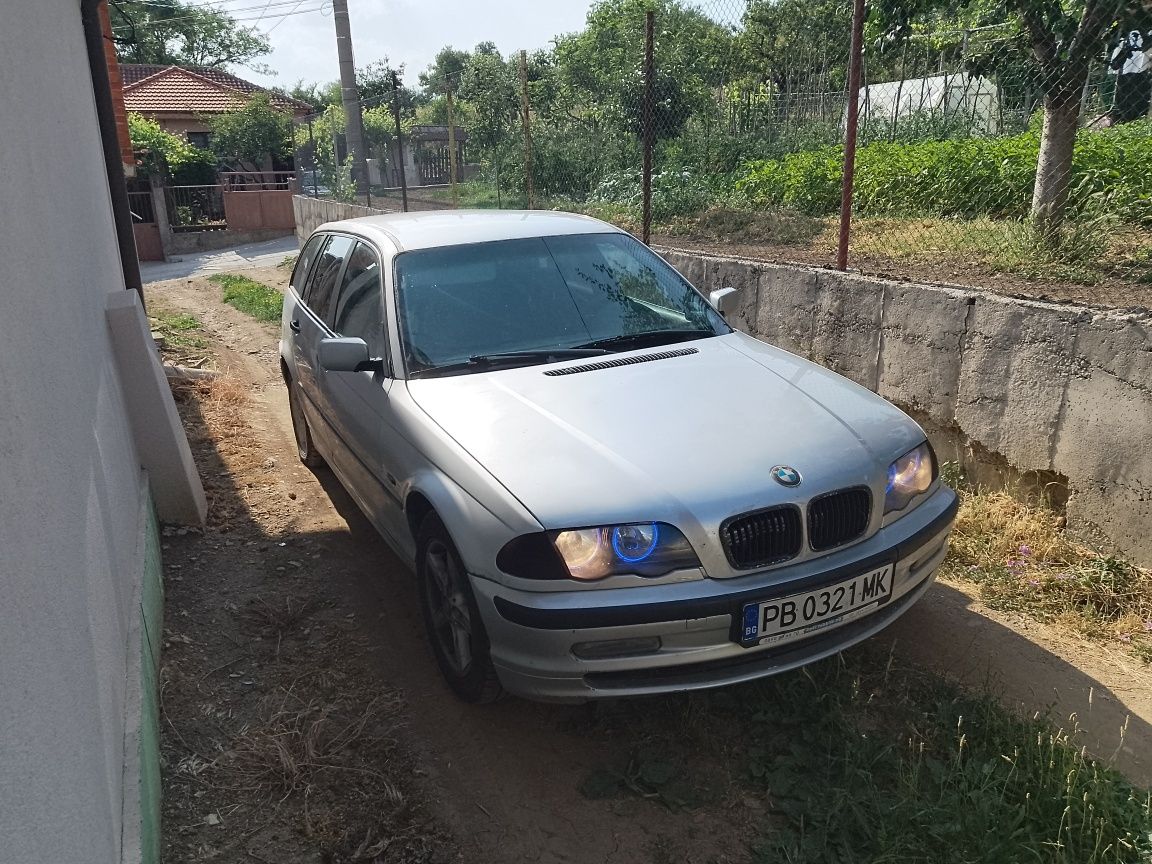 Продавам BMW 318 i