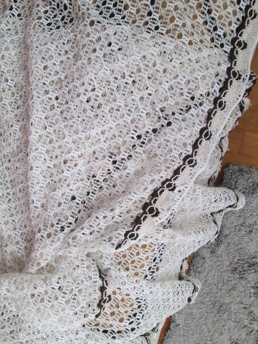 perdea vintage scurta cu gaurele