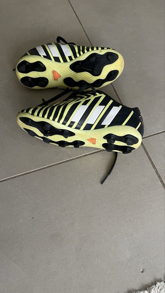 Ghete footbal  Adidas predito