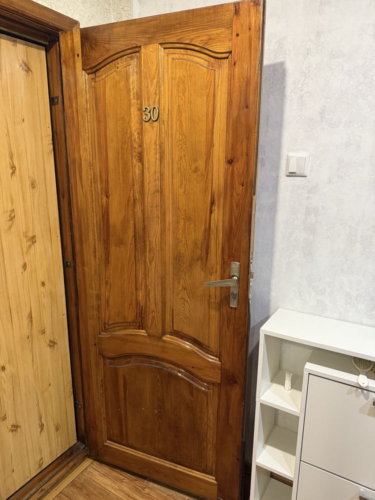 Продам дверь деревянную
