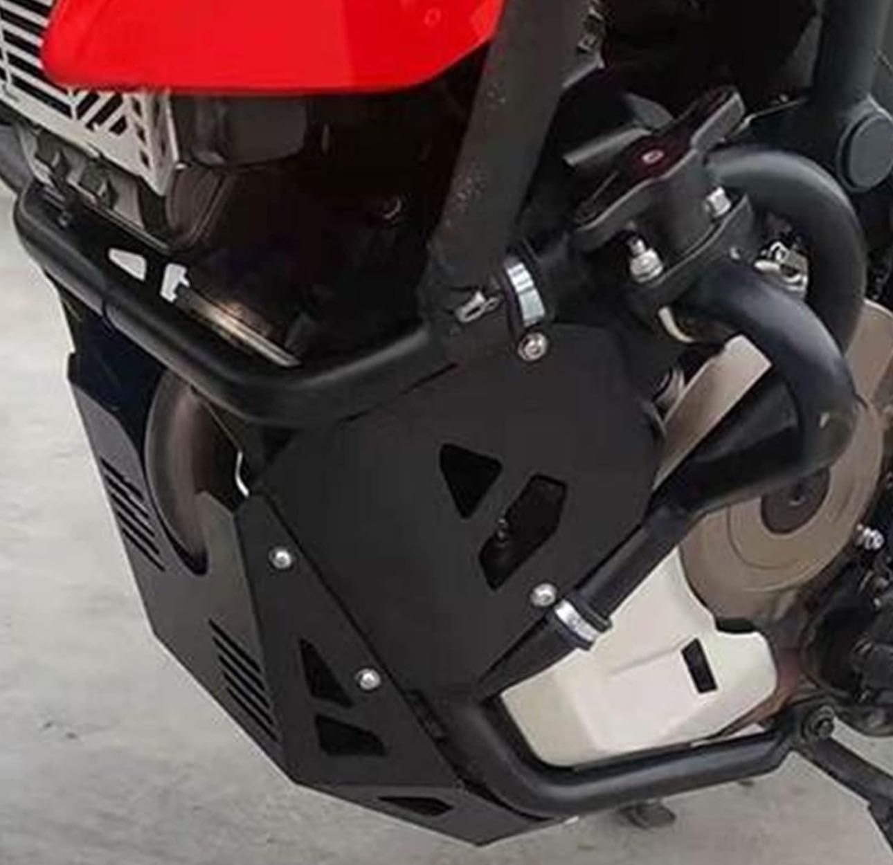 НОВ предпазител / протектор за двигател за Suzuki DL1050 XT V-STROM