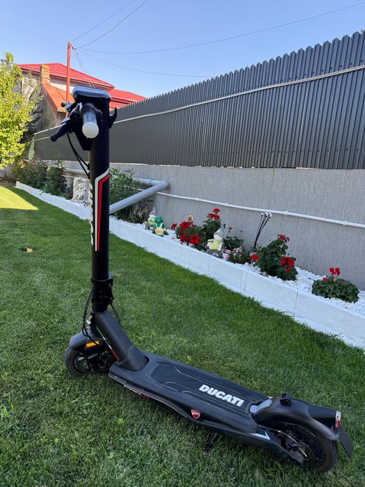 Vand trotineta electrica ducati peo 3 !