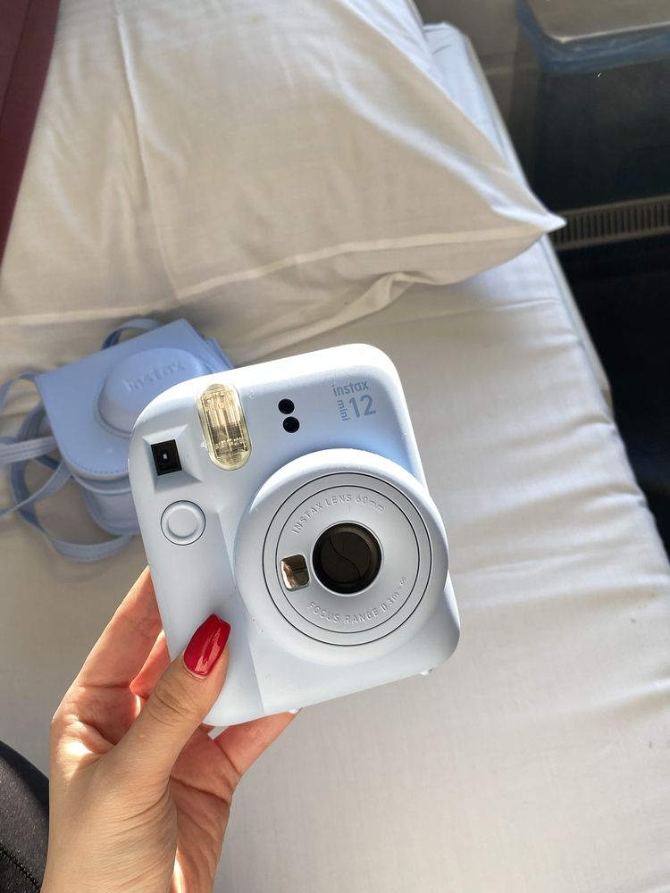 Instax 12 mini в голубом цвете