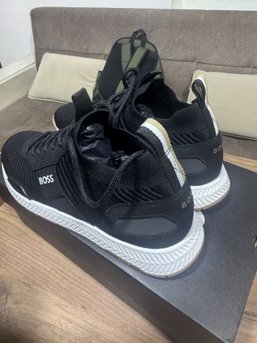 Продаю мужские кроссовки boss (оригинал)