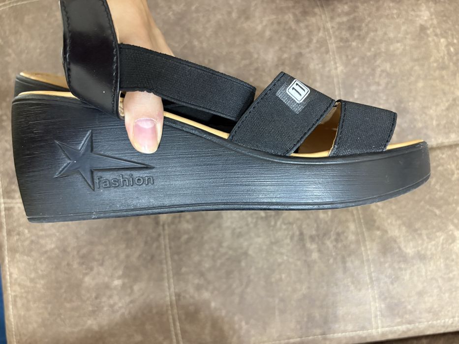 Обувь женская, кроссовки и туфли