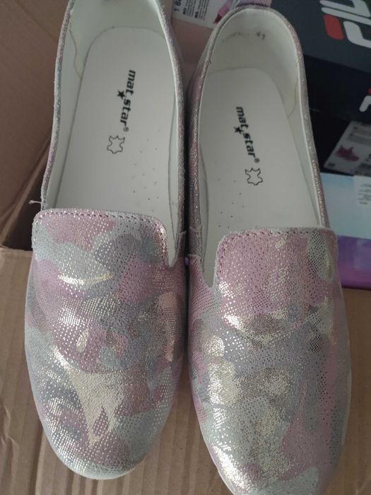 Обувки / маратонки / пантофки