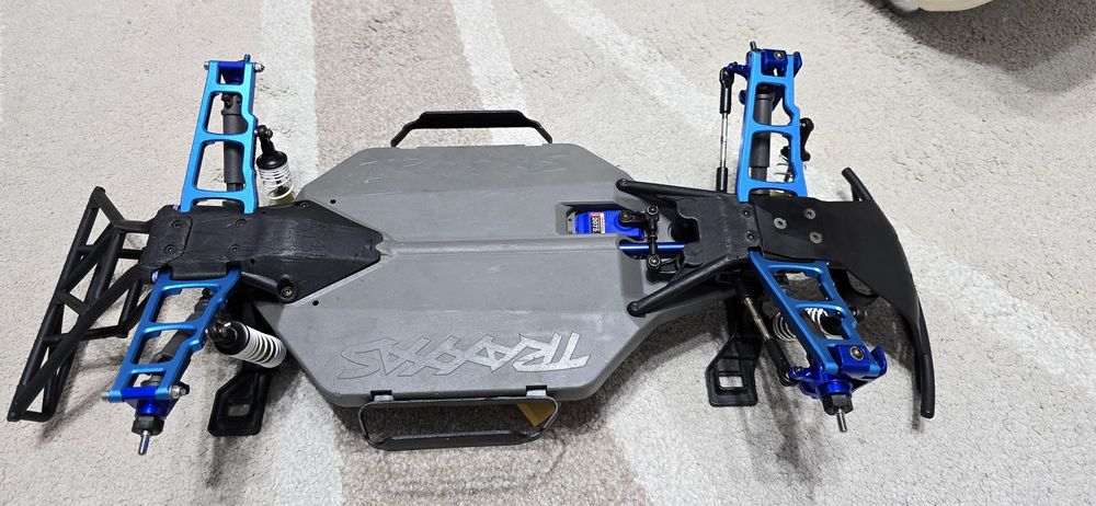 Automodel Traxxas Monster Slash 4x4