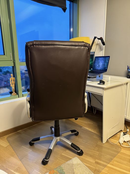 De Vanzare - Scaun Directorial