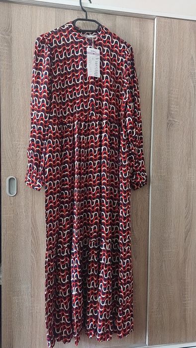 Рокля Sinsay с красиви цветове