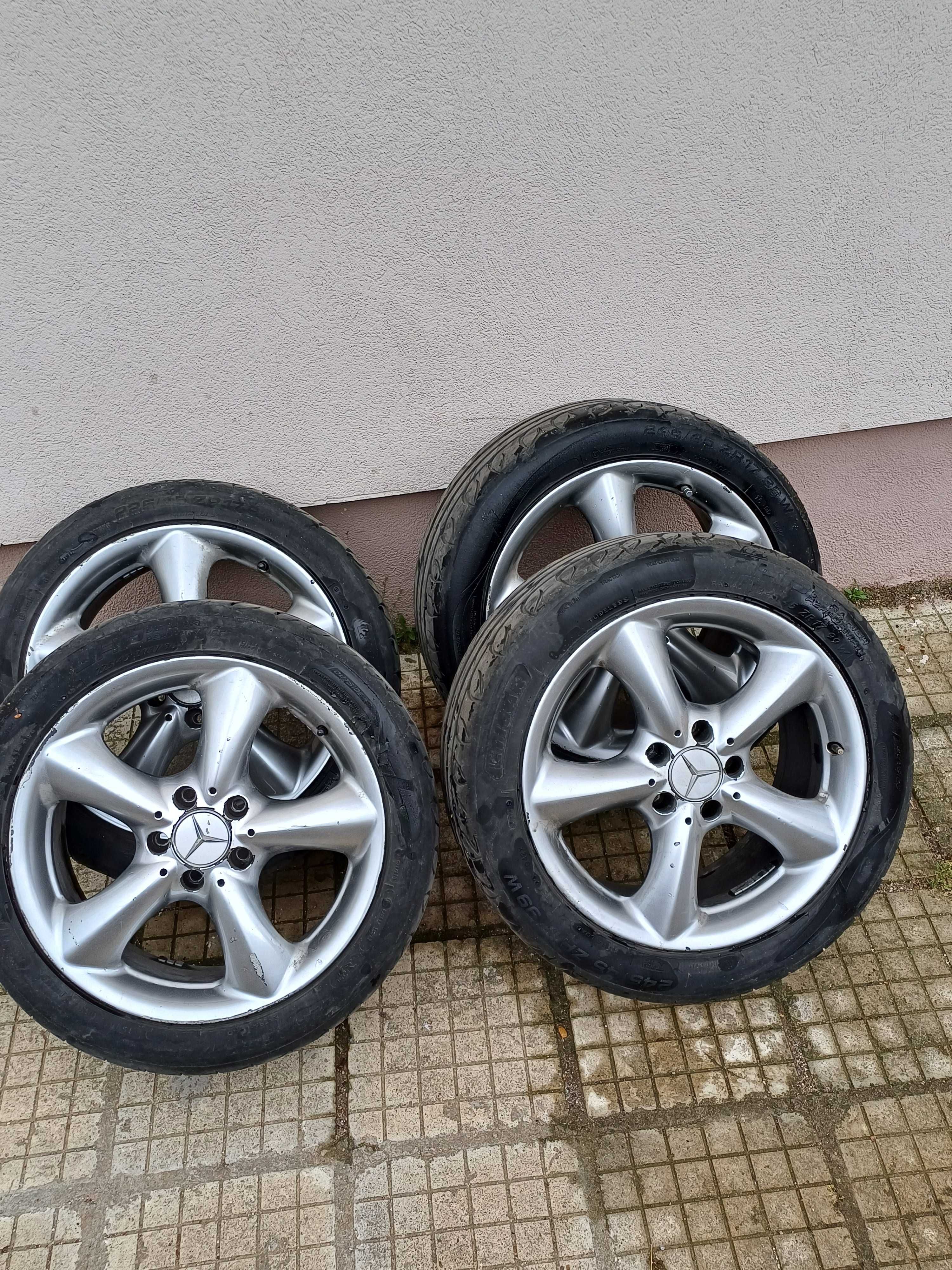 Комплект гуми с джанти от мерцедес CLK