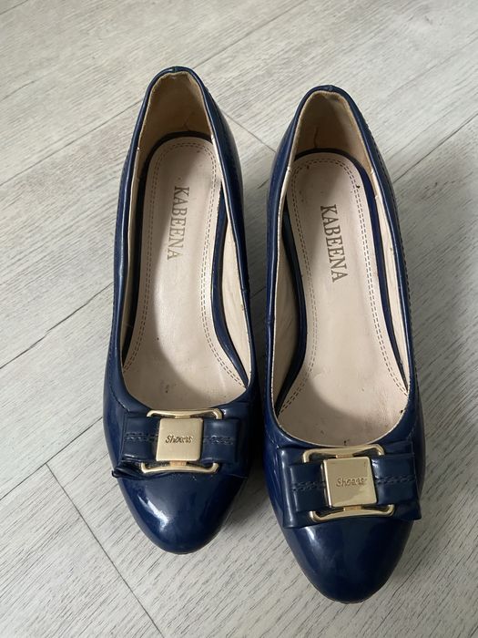 Продам школьные туфли