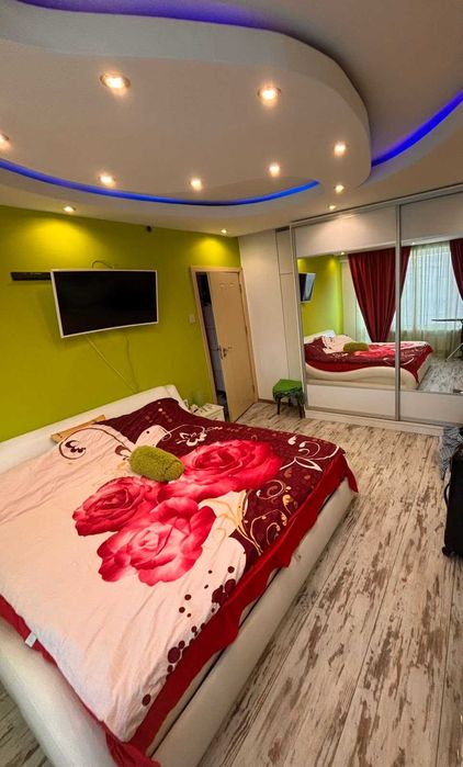 Продава се Тристаен апартамент в София, Център - 60 кв.м за 2334 €/кв.м - Снимка #3