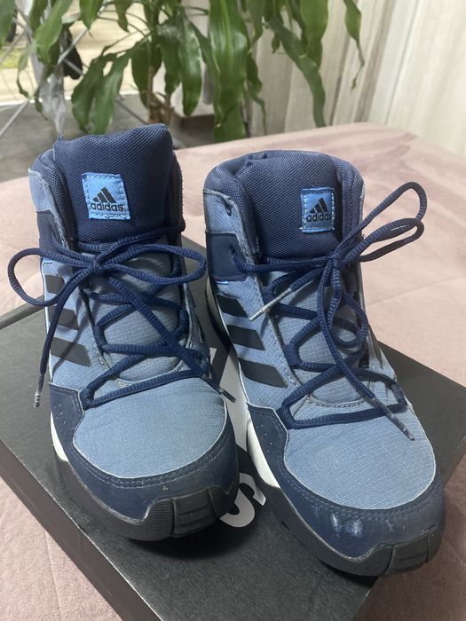 Маратонки адидас