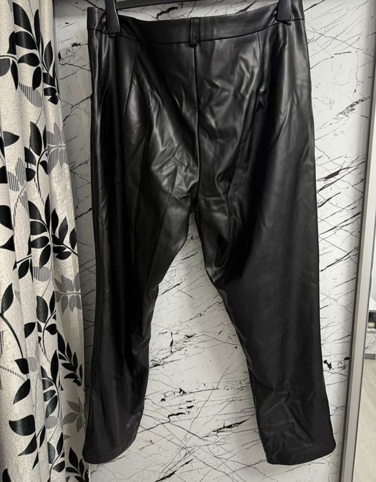 Vand pantaloni piele