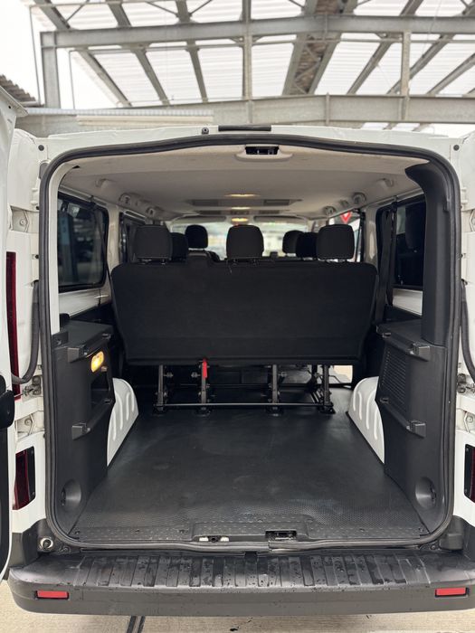 Renault Trafic model Long L2H1 /9 Locuri