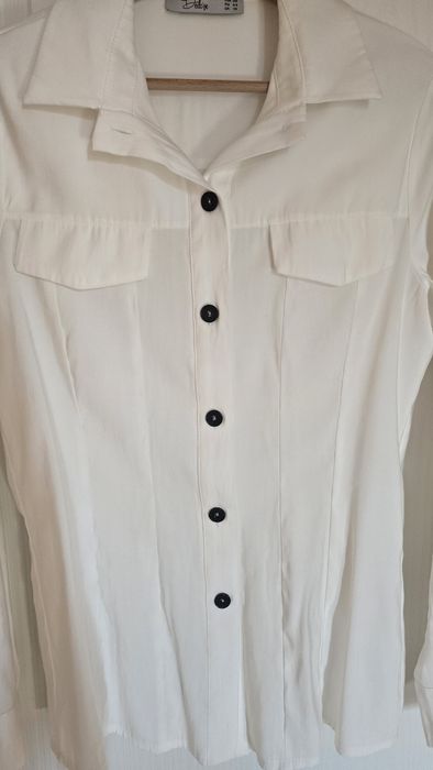 Продавам бяла риза