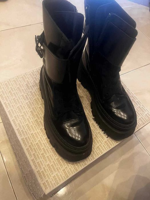 Черни кожени  стилни ботуши