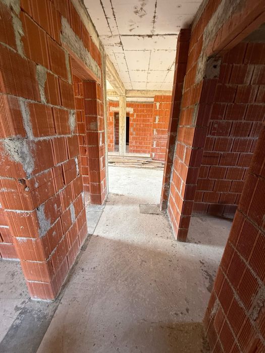 Ofer spre vanzare Casa stil Mediteranean la intrare in Vetis