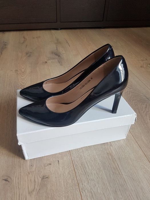 Женские туфли лакированные