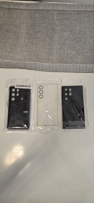 Vând husă pentru Samsung S24 Ultra,