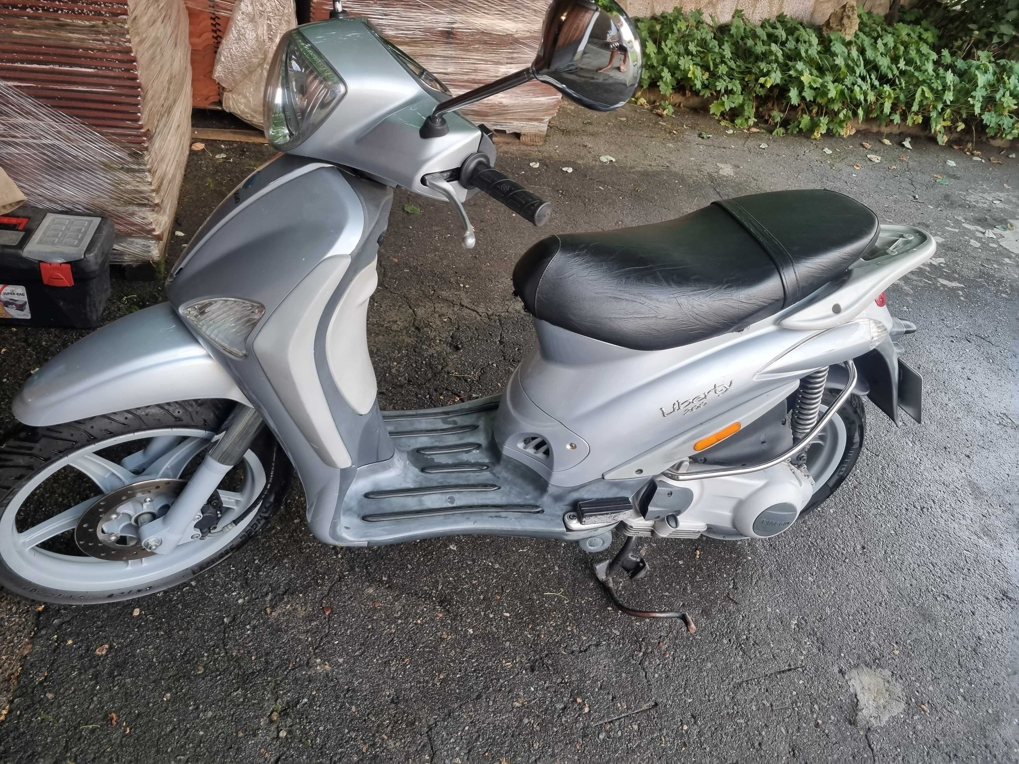 Скутер Piaggio Liberty 200 в много добро състояние