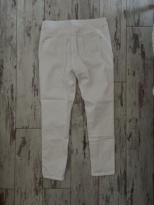 Бели дънки на Zara