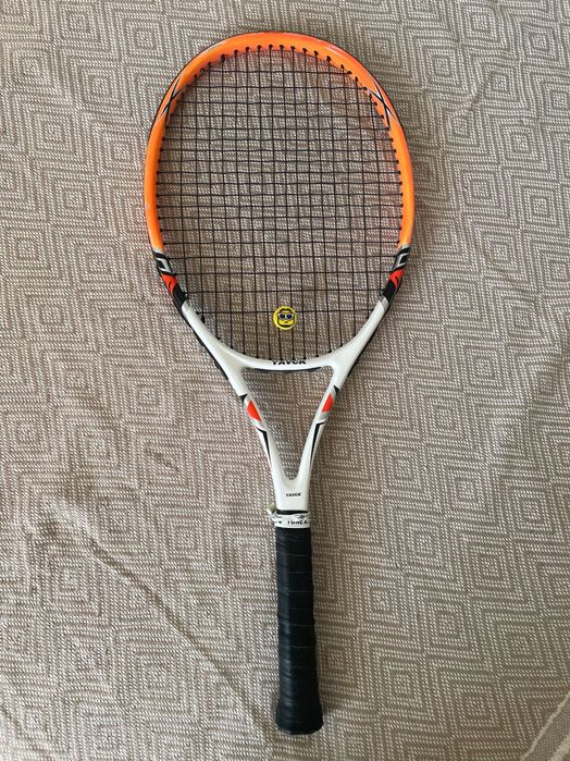 Теннисная ракетка