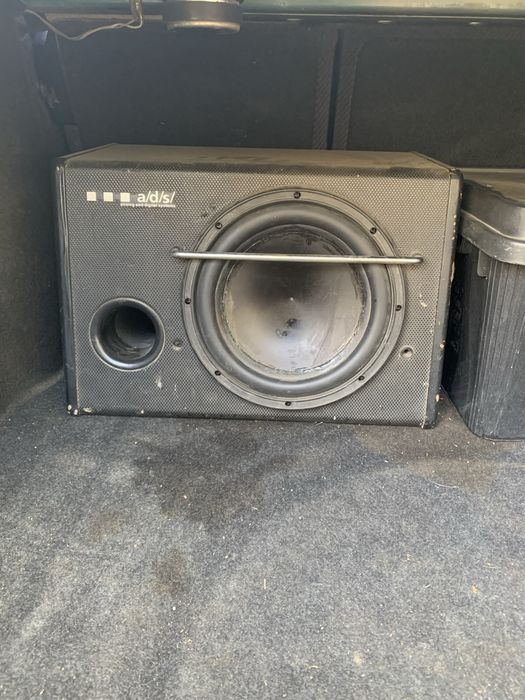 Продам сабуфер в хорошем состоянии с проводами отдам можете проверить