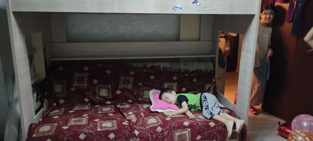 Двухъярусная кровать