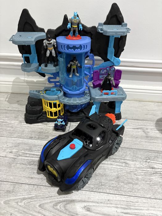 Lot  Masina si statie Batman