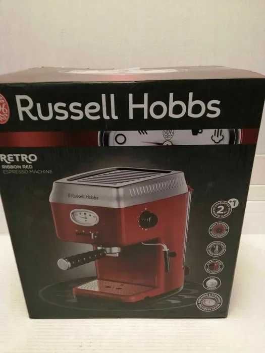 Кафемашина за еспресо Russell Hobbs Retro - НОВА