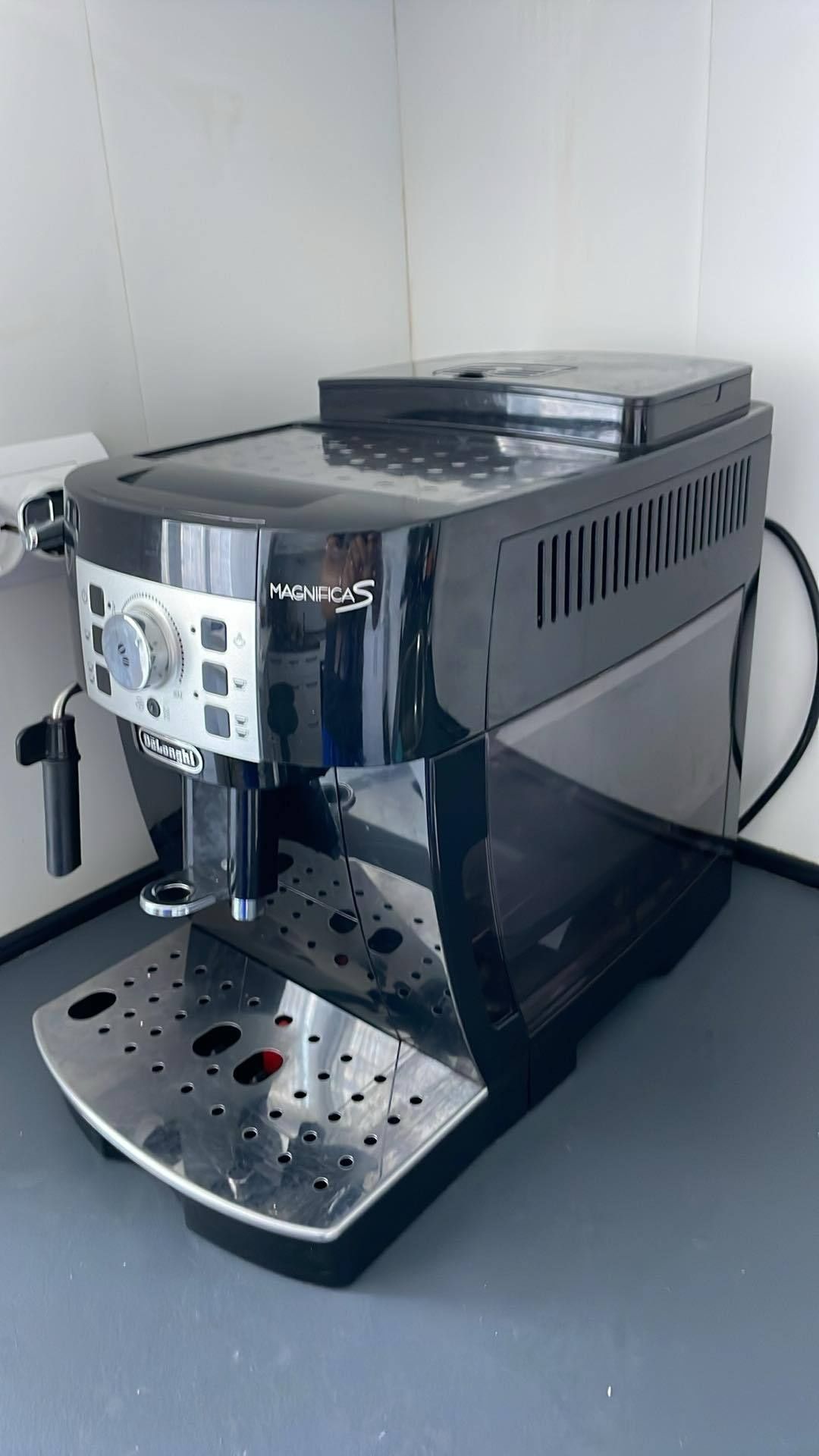 Кафе машина Delonghi Magnifica S