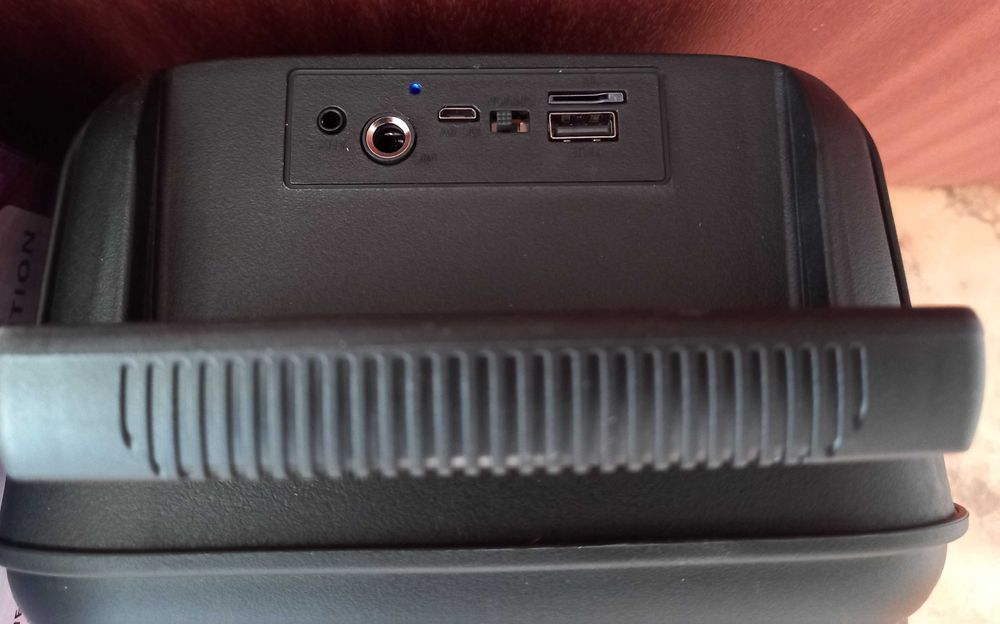 Boxa portabila ,microfon,bluetooth